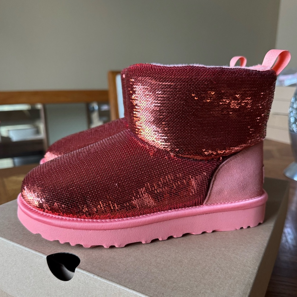 🖤NEW🖤 UGG Classic Mini Mirror Ball Bootie